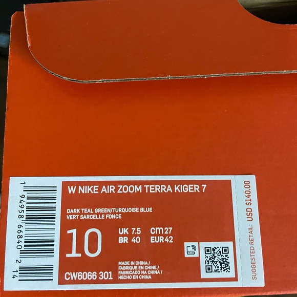 New in box size 10 Nike trailing running shoes. - Picture 6 of 6